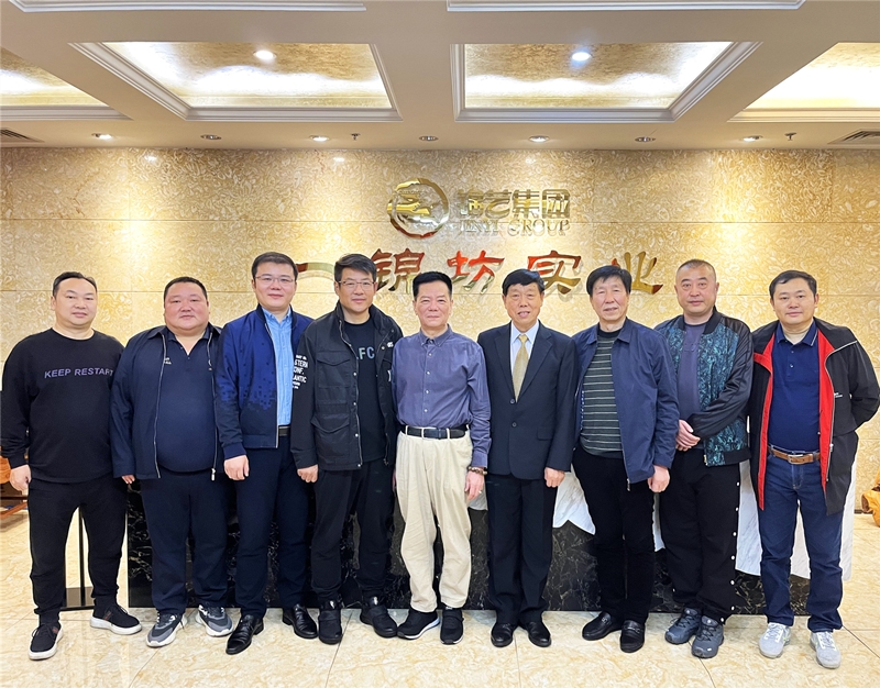 徐州市酒協(xié)吳加立會長率隊蒞臨一錦坊總部參觀考察